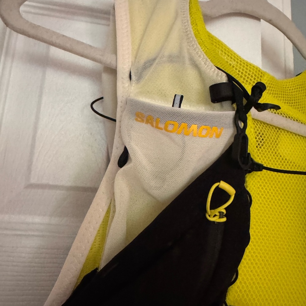 NWT Salomon ADV skin 12 vest in vanilla ice / black - Picture 4 of 6